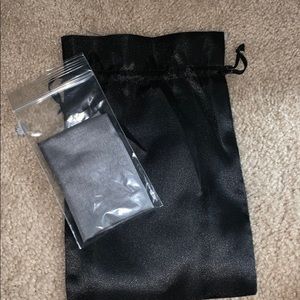 glasses bag with cleaner